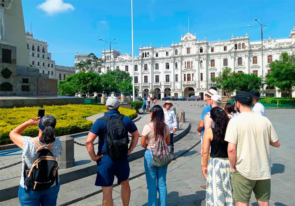 Lima city walking tour by Haku Tours